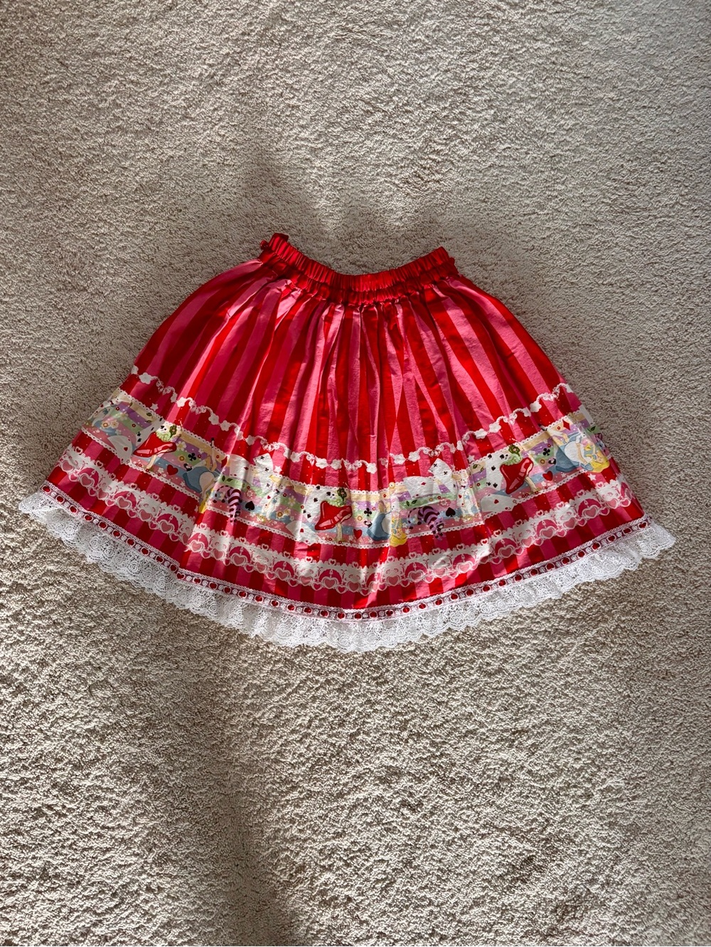 Whimsical Alice in Wonderland Red Lace-Trim Pleated Skirt
